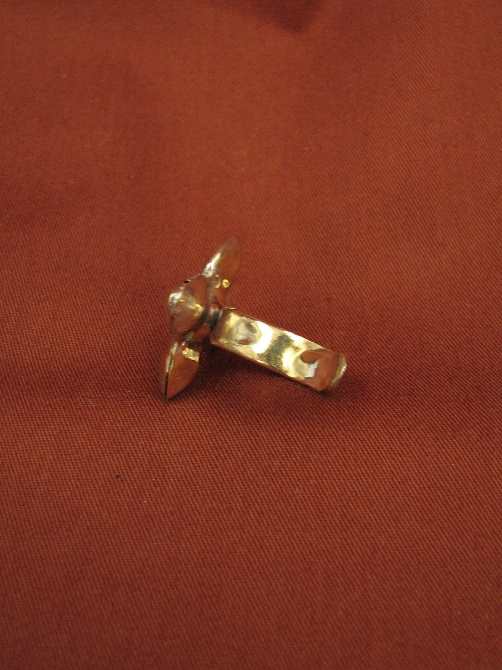 Bauble ring (Brass)